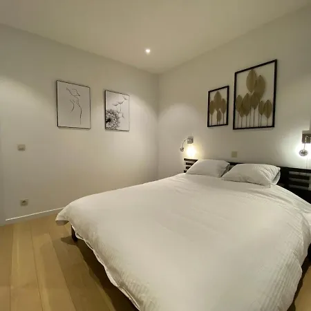 Namur, Au Pied De La Citadelle *